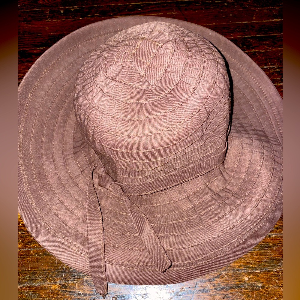 Women’s ‘Hat a girl’ brown floppy brim sun hat with ribbon trim. Never worn.